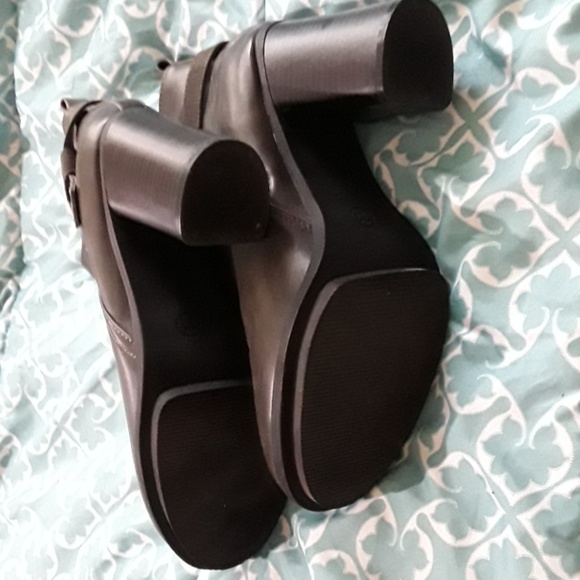 Gray high heel ankle boots - Picture 5 of 5